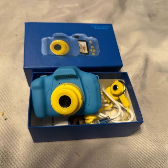 Kids Digital Camera Like New! Video, Photos, Rechargeable! - Picture 10 of 16